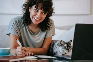 Illustration : "L’évolution de la prise en charge des maladies rénales chroniques par les assurances chat"